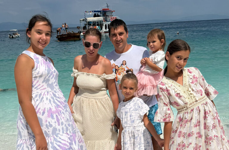 De ce ne plac hainele care spun o poveste